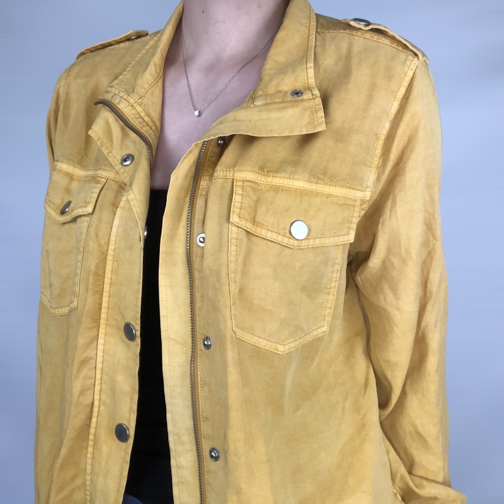 Kut From‎ The Kloth BRI DRAWSTRING UTILITY SHIRT JACKET IN MUSTARD - Picture 2 of 9
